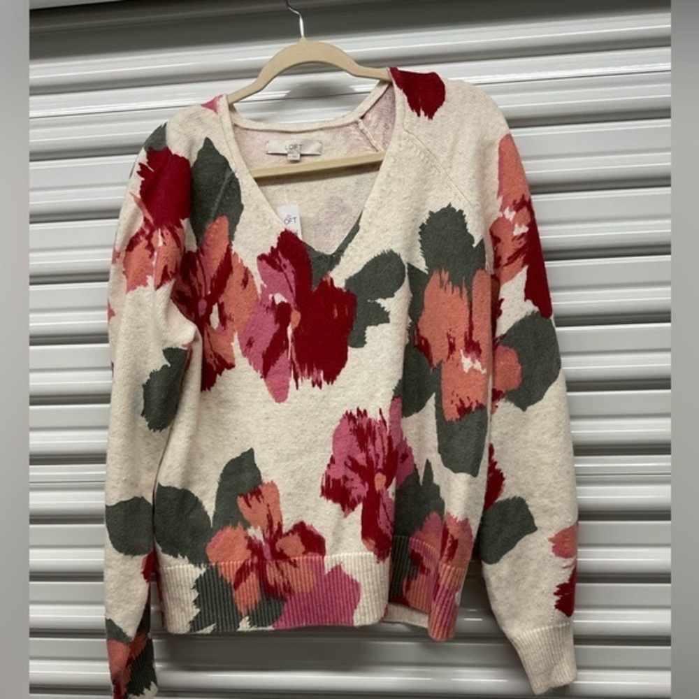 LOFT Cream Floral V-Neck Sweater with Pink & Red Blooms Pretty Sweater
